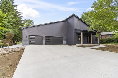/international/us/1417-n-linden-street-normal-il-110108472161/