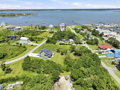/international/us/154-westbay-circle-harkers-island-nc-110119512591/