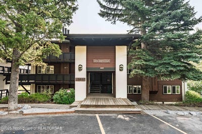 /international/us/7170-n-rachel-way-teton-village-wy-110093049515/