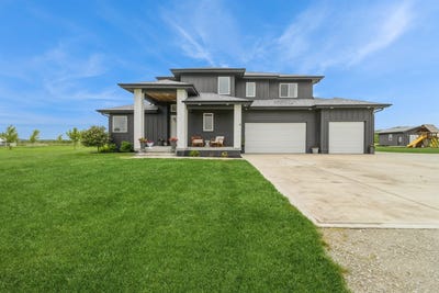 /international/us/7124-43rd-avenue-norwalk-ia-110097481799/