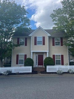 /international/us/4112-brittany-way-williamsburg-va-110108296363/