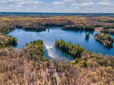 /international/us/5718-ottawa-ln-land-o-lakes-wi-110108033302/