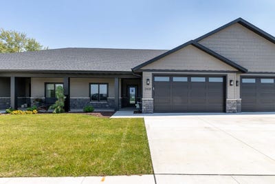 /international/us/2438-rolling-creek-lane-dubuque-ia-110104954183/