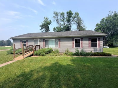 /international/us/25239-90th-street-new-auburn-wi-110109525442/