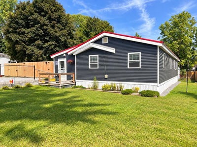 /international/us/9-gertrude-avenue-raymond-nh-110110273143/