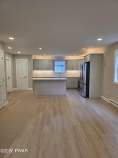 /international/us/411-avenue-f-matamoras-pa-110110324477/