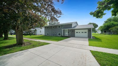 /international/us/902-s-3rd-oregon-il-110101195435/