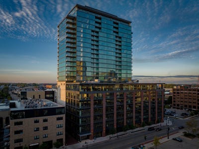 /international/us/144-oakes-street-sw-grand-rapids-mi-110106726697/
