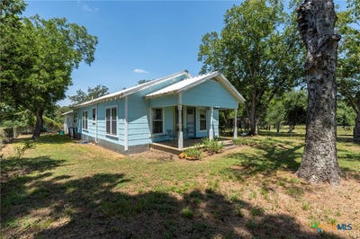 /international/us/522-county-road-329-milano-tx-110109738083/