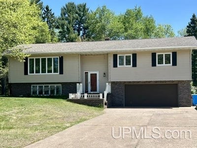 /international/us/1525-glenwood-lane-street-ishpeming-mi-110108472432/