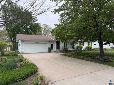 /international/us/632-s-albert-st-freeman-sd-110107958267/