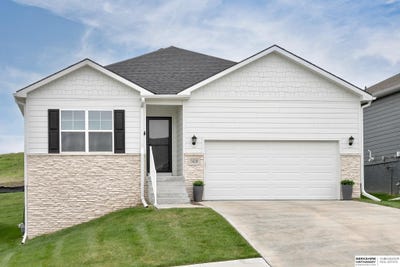 /international/us/7420-n-175th-circle-bennington-ne-110099094970/