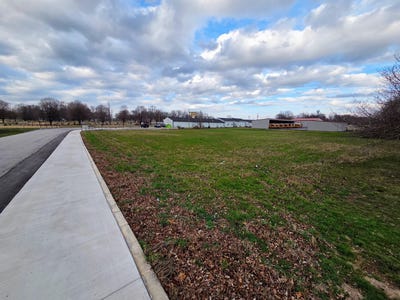 /international/us/maple-lane-ash-grove-mo-110108230577/