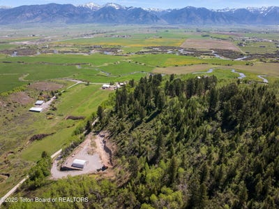 /international/us/407-freedom-ridge-road-freedom-wy-110108120493/
