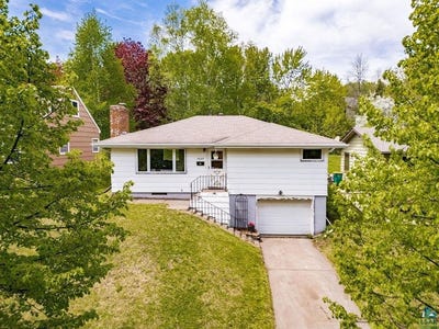 /international/us/2627-w-15th-st-duluth-mn-110108571790/