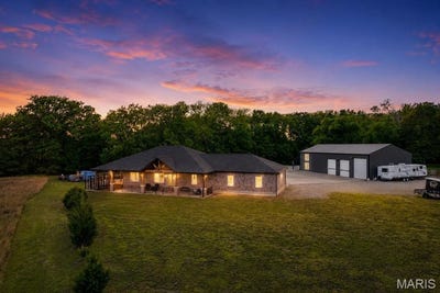 /international/us/241-county-road-226-cape-girardeau-mo-110107803259/