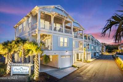 /international/us/304-red-lewis-drive-kure-beach-nc-110105852701/