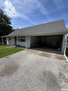 /international/us/807-e-elm-street-taylorville-il-110108911503/