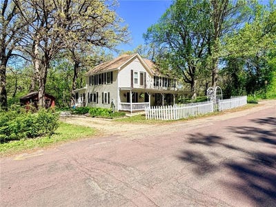 /international/us/219-moore-street-jackson-mn-110108017035/