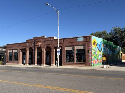 /international/us/230-e-bridge-street-hotchkiss-co-110110397580/