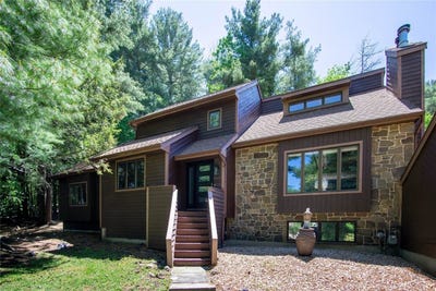 /international/us/625-rano-boulevard-vestal-ny-110108540292/