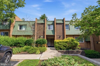 /international/us/1214-meadowview-lane-mont-clare-pa-110108987385/