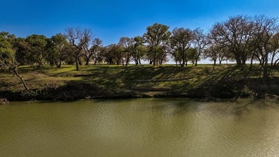 /international/us/1474-county-rd-212-voca-tx-110106841213/