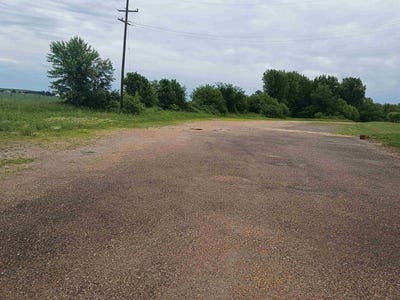 /international/us/simmons-street-stockton-il-110108718168/