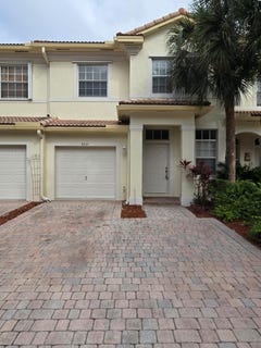 /international/us/8531-sw-25th-court-miramar-fl-110110277921/