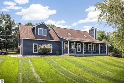 /international/us/3850-burlington-drive-williamsburg-mi-110101435493/