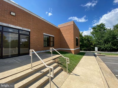 /international/us/230-airport-road-winchester-va-110079333919/