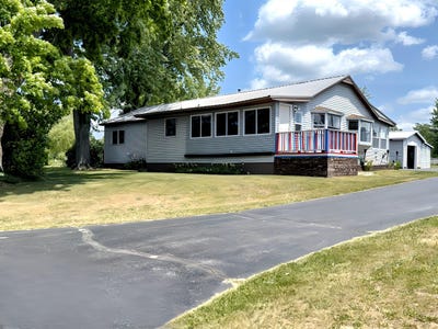 /international/us/801-s-1st-street-buckley-mi-110100318958/