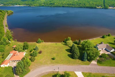 /international/us/tbd-portage-cove-houghton-mi-110093275520/