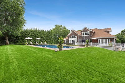 /international/us/9-clover-grass-court-westhampton-ny-110100681728/