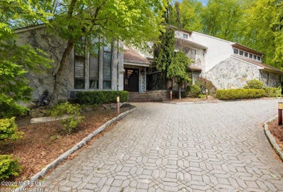/international/us/9-sherwood-court-holmdel-nj-110106525463/
