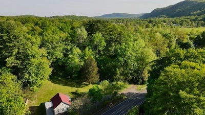 /international/us/235-salem-st-ulster-park-ny-110100750534/
