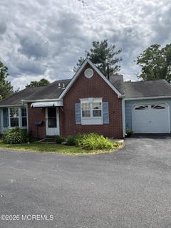 /international/us/17-datchet-close-freehold-nj-110108603052/