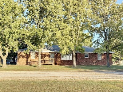 /international/us/1303-s-forest-street-el-dorado-springs-mo-110107986497/