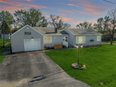 /international/us/302-e-richardson-street-gallatin-mo-110107438068/