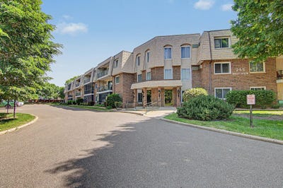 /international/us/255-westview-drive-west-saint-paul-mn-110108537846/