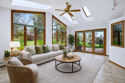 /international/us/224-deer-ridge-drive-west-bend-wi-110107395195/