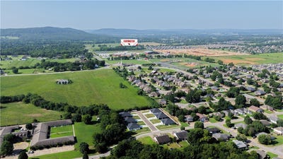 /international/us/93-rainsong-street-farmington-ar-110119418911/