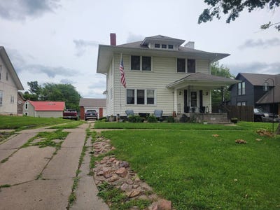 /international/us/1914-morton-street-falls-city-ne-110109012858/