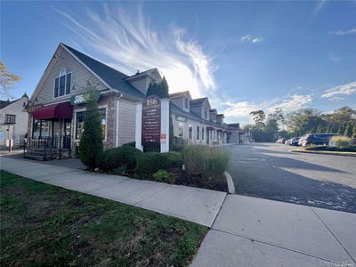 /international/us/186-w-main-street-sayville-ny-110106255521/