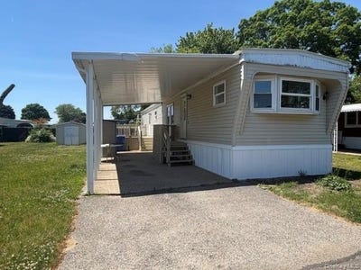/international/us/70-revere-drive-bohemia-ny-110108583002/
