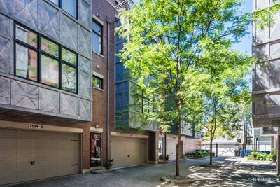/international/us/2134-w-irving-park-road-chicago-il-110107732416/