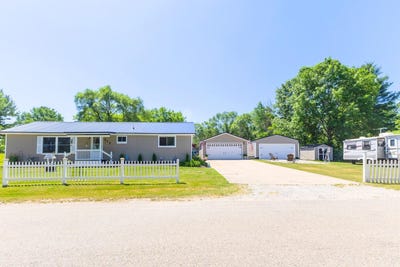 /international/us/217-cherry-street-houghton-lake-mi-110100456397/?lang=en