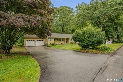/international/us/4-robinhood-drive-ledyard-ct-110109035972/