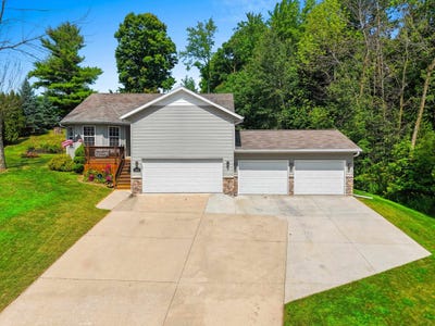 /international/us/1006-starlight-drive-francis-creek-wi-110101453033/