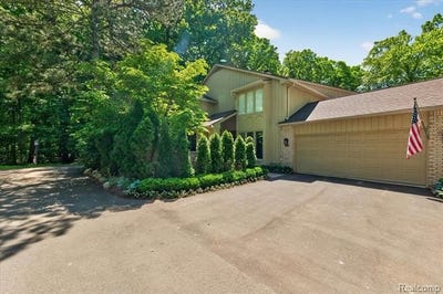 /international/us/1262-woodcrest-circle-bloomfield-hills-mi-110108612080/